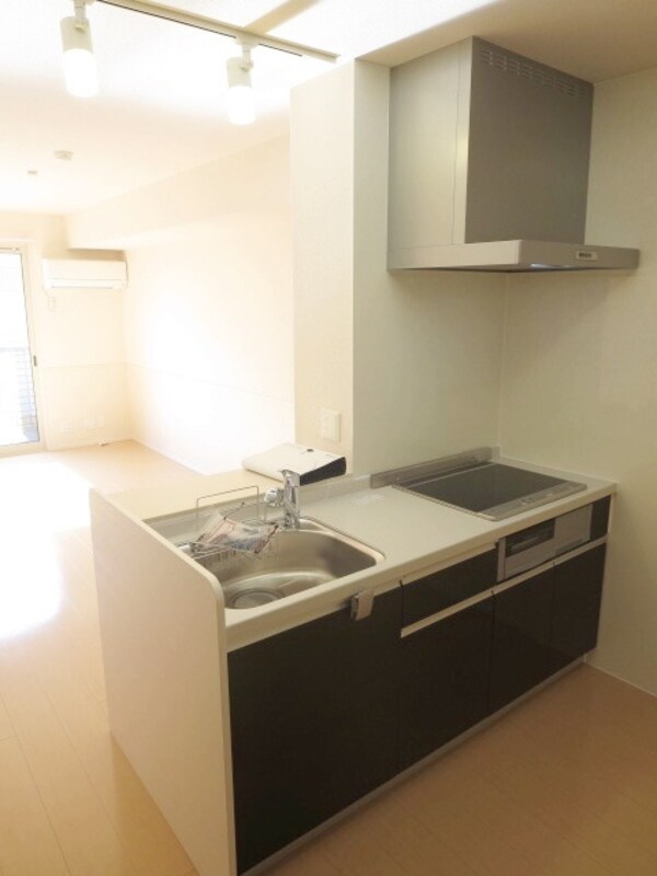 キッチン(★ＩＨ３口！開放感あるカウンターキッチンです★)