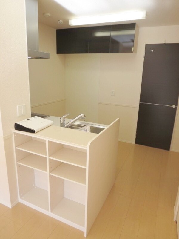 キッチン(★キッチン裏は小物入れになってます★)