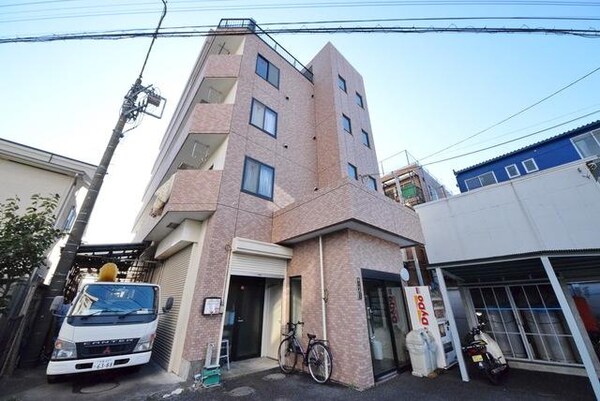 外観(タイル張りのおしゃれな外観)