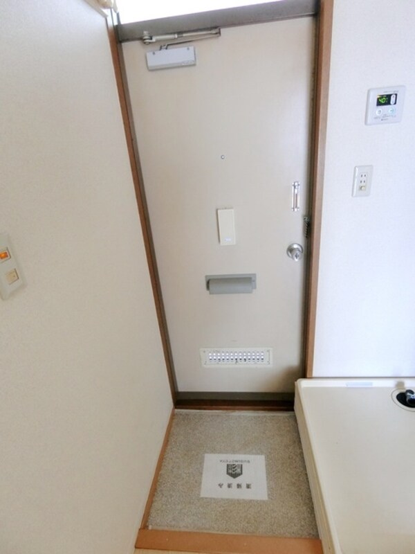 玄関(☆玄関を開けたらすぐにリビングです☆)