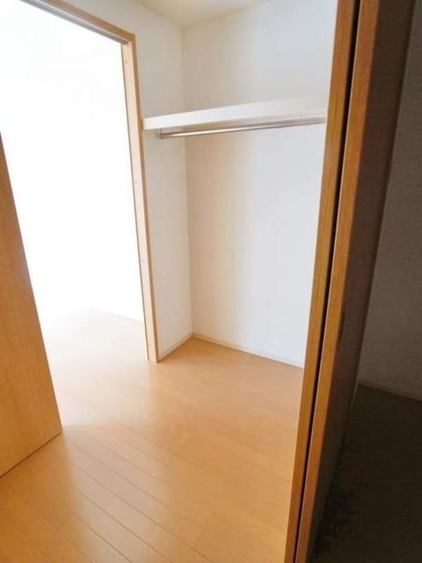収納(♪たっぷり入るウォークスルーの収納♪)