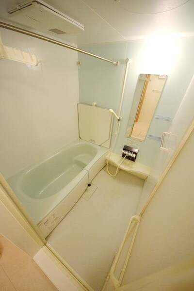 物件内観写真2　(★これが噂の一坪風呂！★)