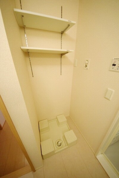 物件内観写真12　(★洗濯機の上にも物が置けるんです★)