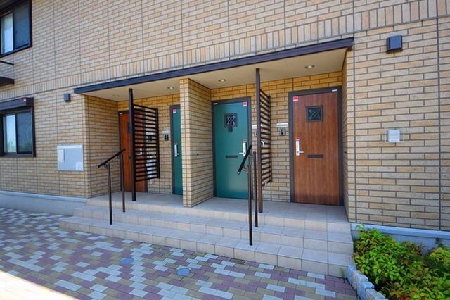 物件内観写真18　(～皆様、玄関は１階になります～)