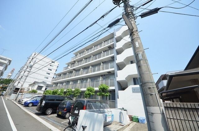 物件外観写真1　(外観・共用部分)