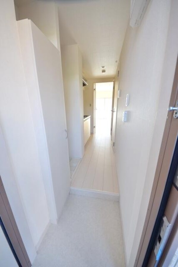 玄関(☆玄関、左手にシューズボックスあり☆)