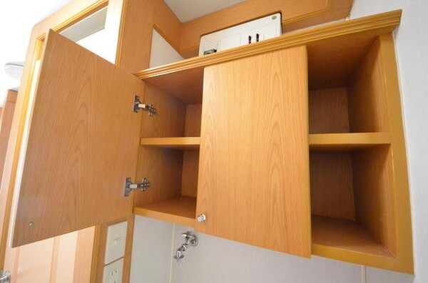 その他(☆洗濯機置場の上の収納です☆)