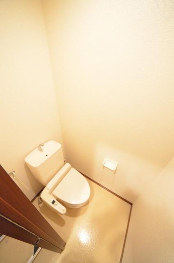 トイレ(♪じっくりとお考え事でもいかがですか♪)