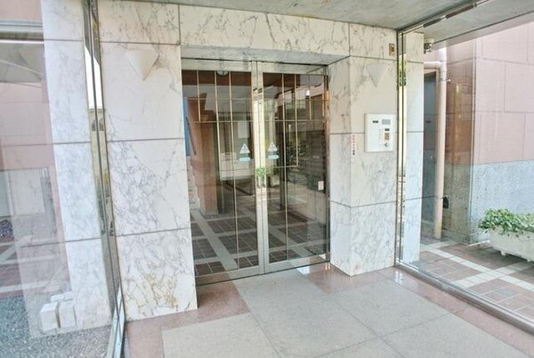 エントランス(★TVモニター付きオートロック完備★)