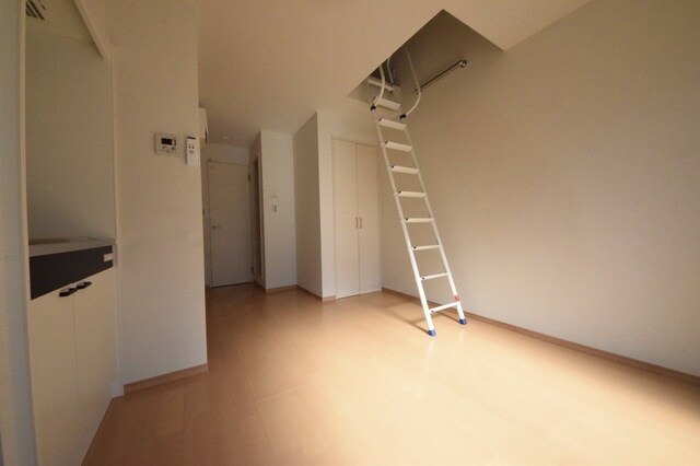 物件内観写真4　(リビング)