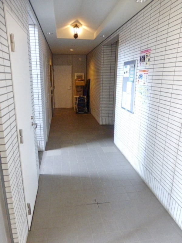 エントランス(★防犯カメラ付きエントランスです★)