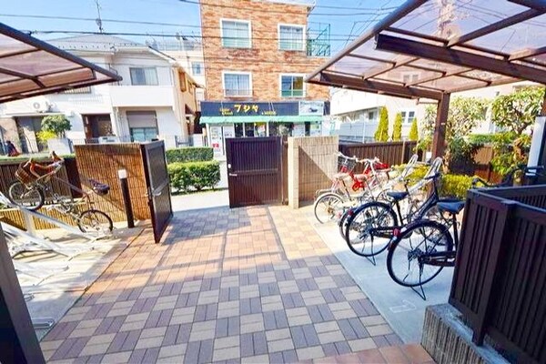 エントランス(★駐輪場もあります★)