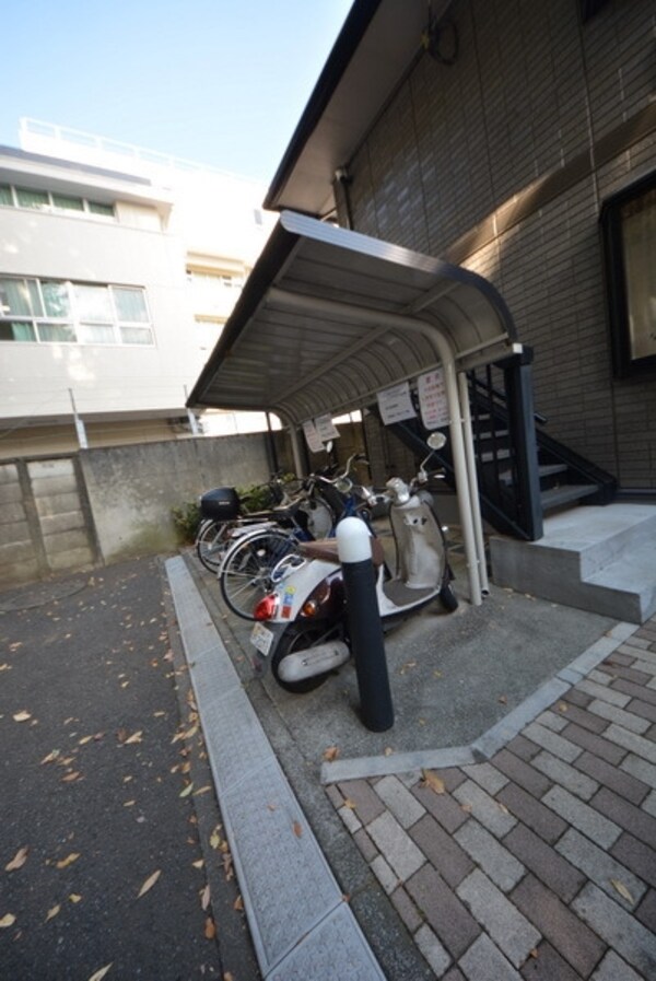 エントランス(★屋根付き駐輪場★)
