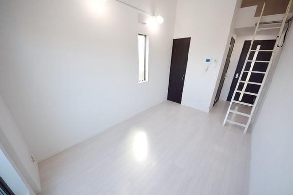 その他室内・内装(★ホワイトフローリングで綺麗な洋室です★)