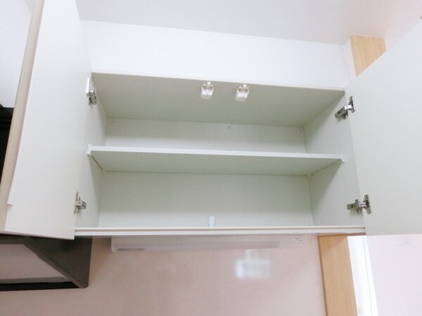 設備(★キッチン上部の収納です★)