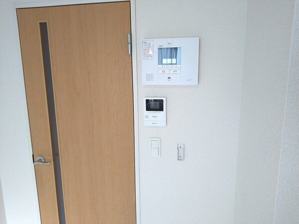 寝室(モニターホン完備)