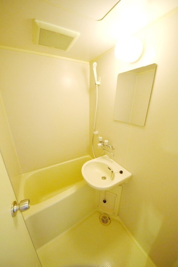 バス／シャワールーム等(★バスルームです。)