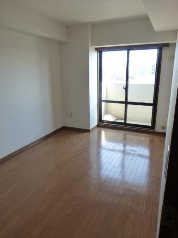 その他室内・内装(東バルコニー側の洋室です)