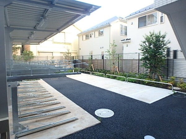 駐車場(★自転車置場とバイク置場★)