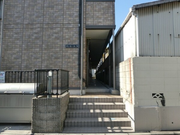 エントランス(アパート入り口)