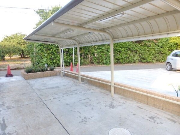 エントランス(★屋根付きの駐輪場★)