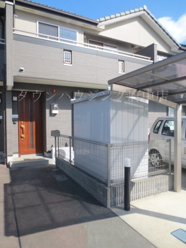 エントランス(タウンハウジング府中店まで)