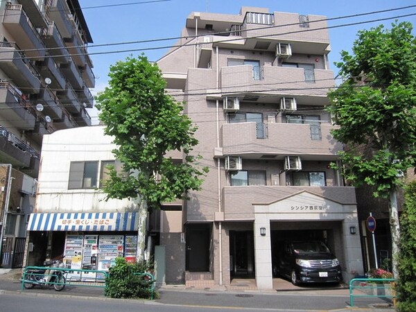 エントランス(★明るい立地で安心帰宅★)