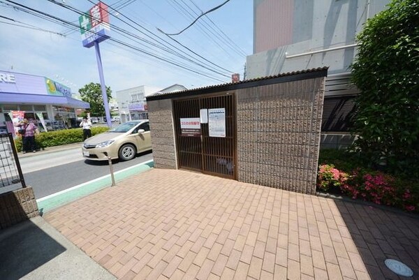 エントランス(★敷地内ゴミストッカー★)