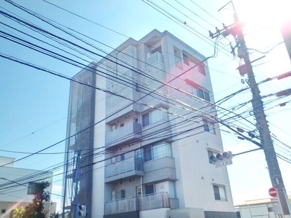 外観(★徒歩2分でコンビニあり★)