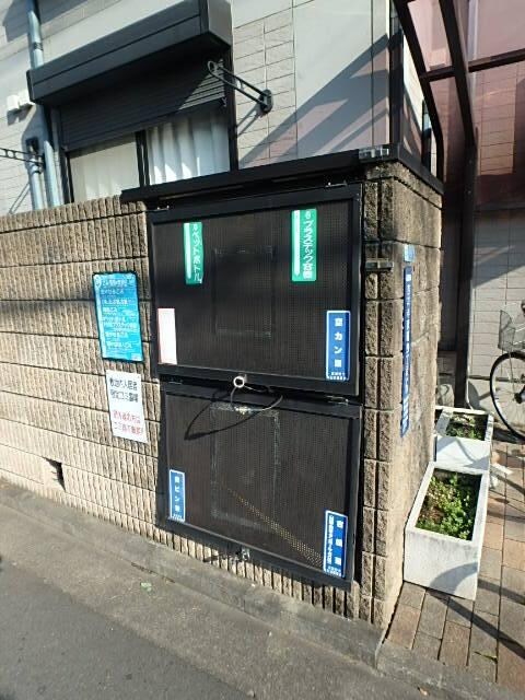 物件内観写真3　(ゴミ置場)