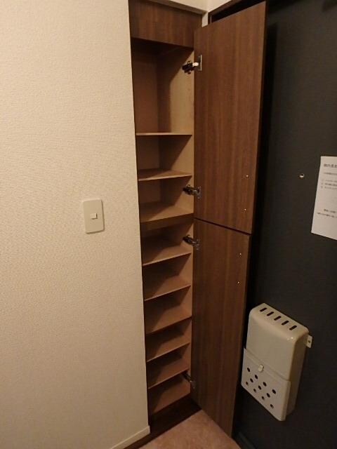 物件内観写真9　(玄関)