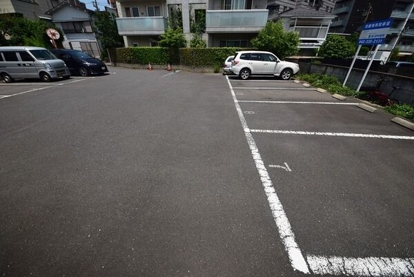 駐車場(タウンハウジング府中店まで)