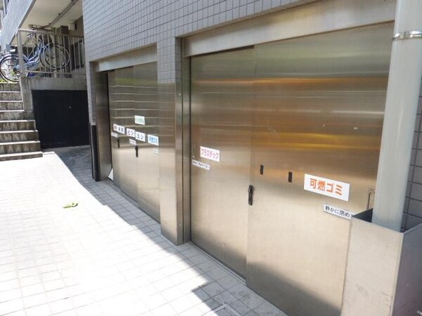 共有部分(ゴミ置き場です)