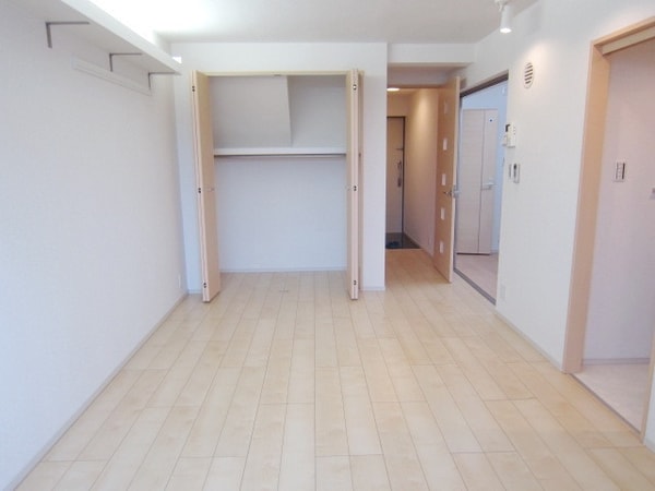 リビング・居室(★８帖の広々フローリングのお部屋です★)