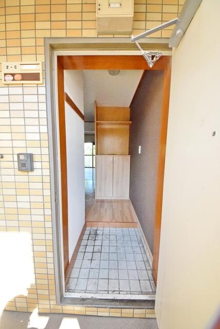 物件内観写真9　(玄関)