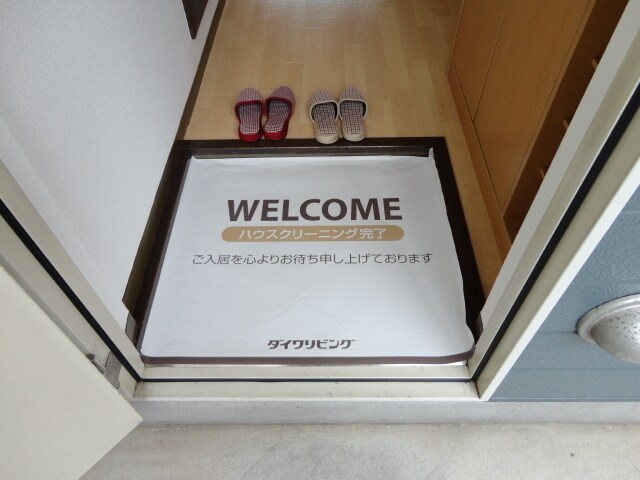 物件内観写真5　(★きれいな玄関で皆様をお待ちしております★)