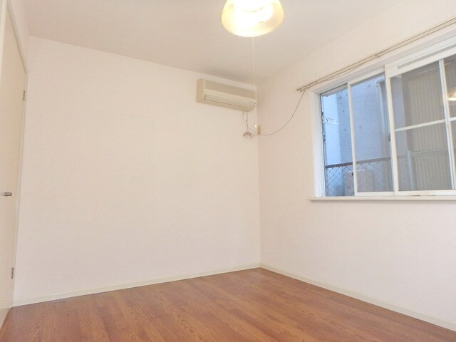 物件内観写真4　(★6帖の居室★)