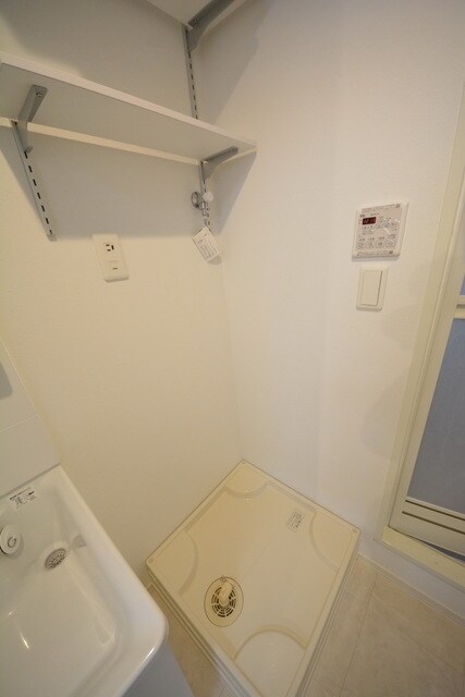 物件内観写真14　(洗濯置き場)