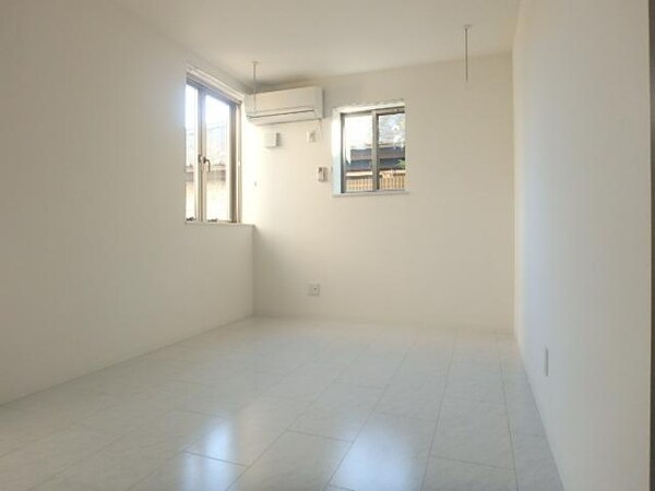 眺望(明るい室内)