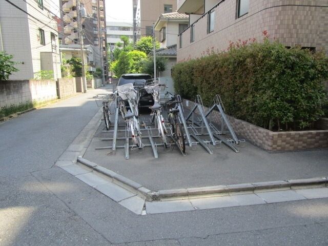 物件内観写真13　(★駐輪スペースです★)