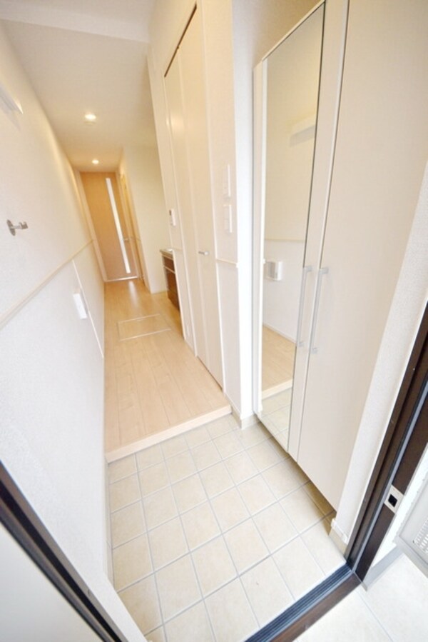 玄関(タウンハウジング府中店まで)