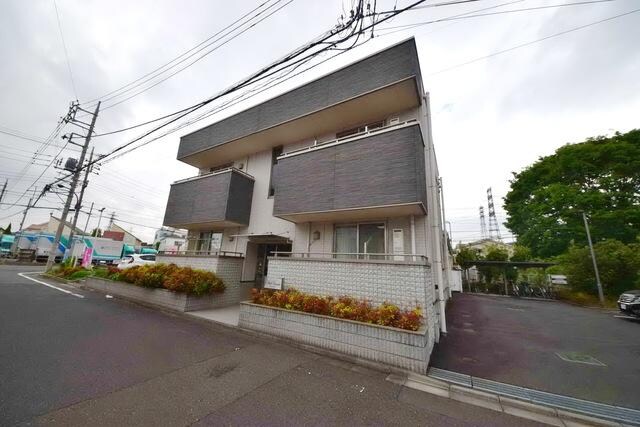 物件外観写真1　(外観・共用部分)