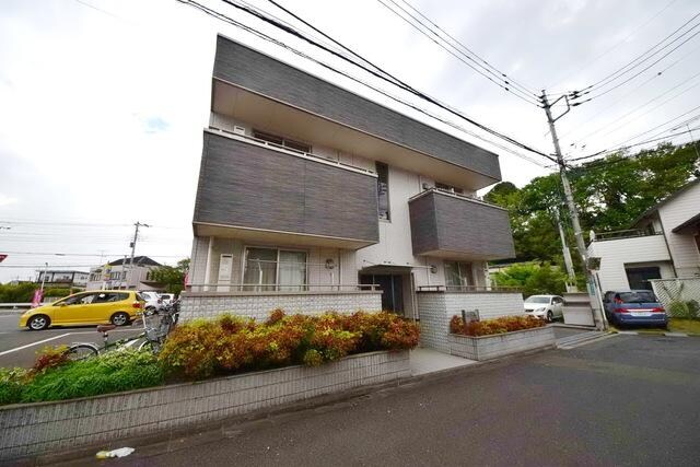 物件内観写真3　(外観・共用部分)