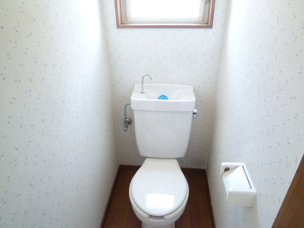 トイレ(☆小窓あります☆)