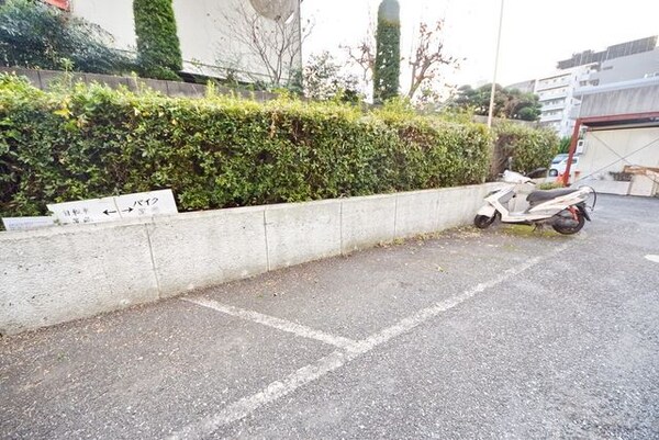 その他(バイク置場)