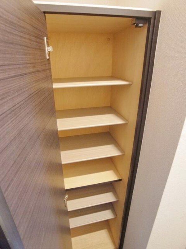 設備(♪縦長の靴箱は靴が十分収納できます♪)