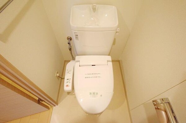 トイレ(。・。・温水洗浄便座付きのトイレ♪。・。・)
