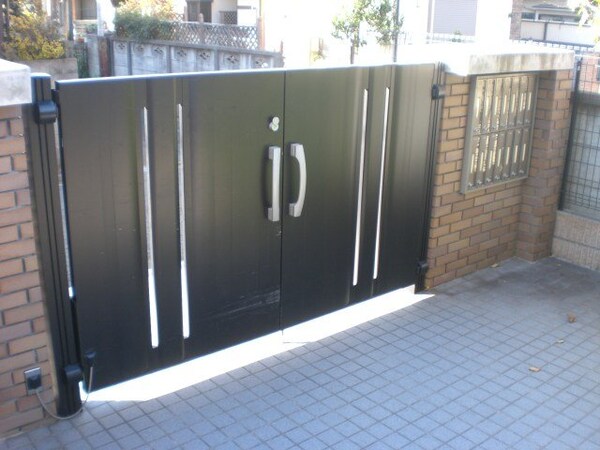 エントランス(オートロックゲート設置)