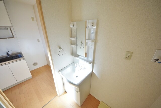 物件内観写真5　(★朝の身支度が楽独立洗面台です★)