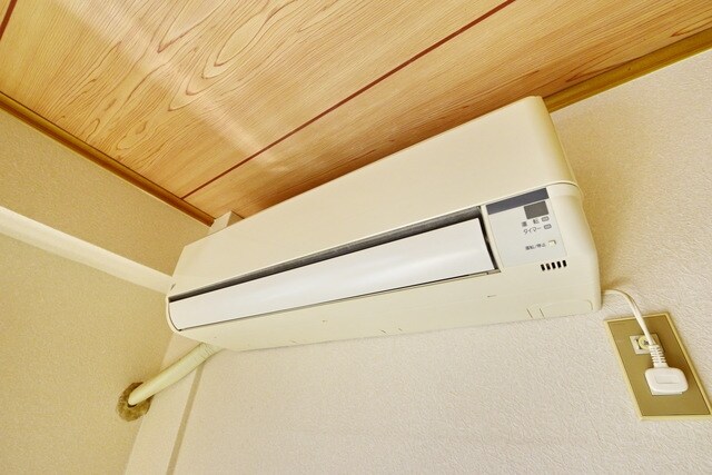 物件内観写真11　(★エアコンは必需ですね★)